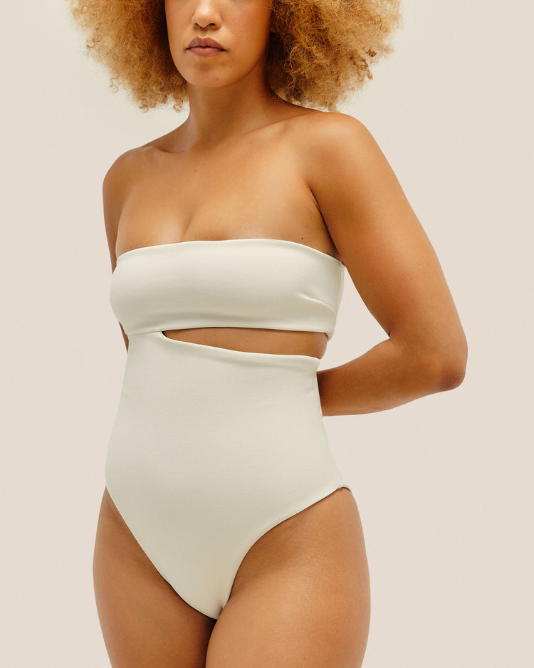 MAILLOT DE BAIN RENATA EN CRÊPE BLANC CASÉ