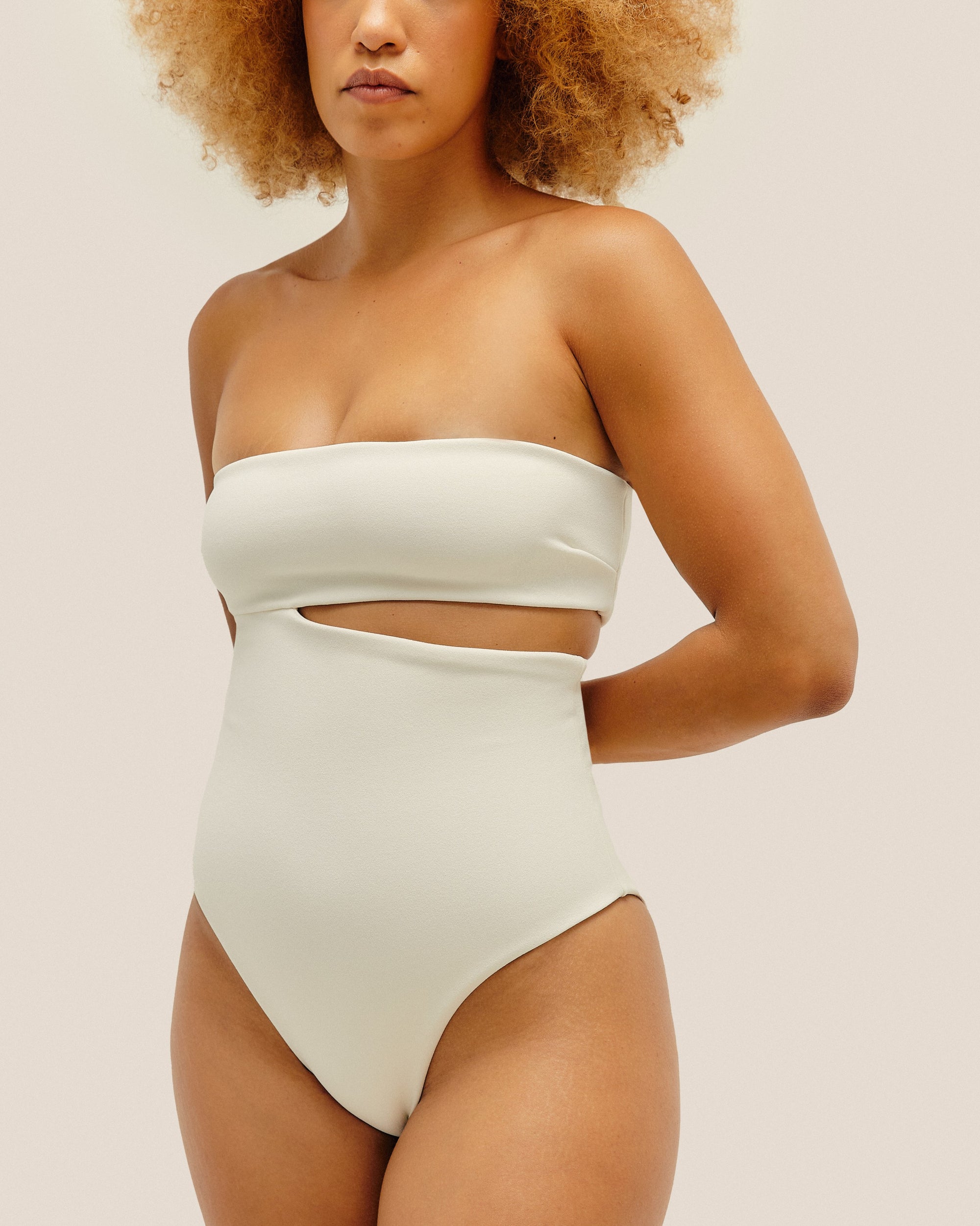 MAILLOT DE BAIN RENATA EN CRÊPE BLANC CASÉ