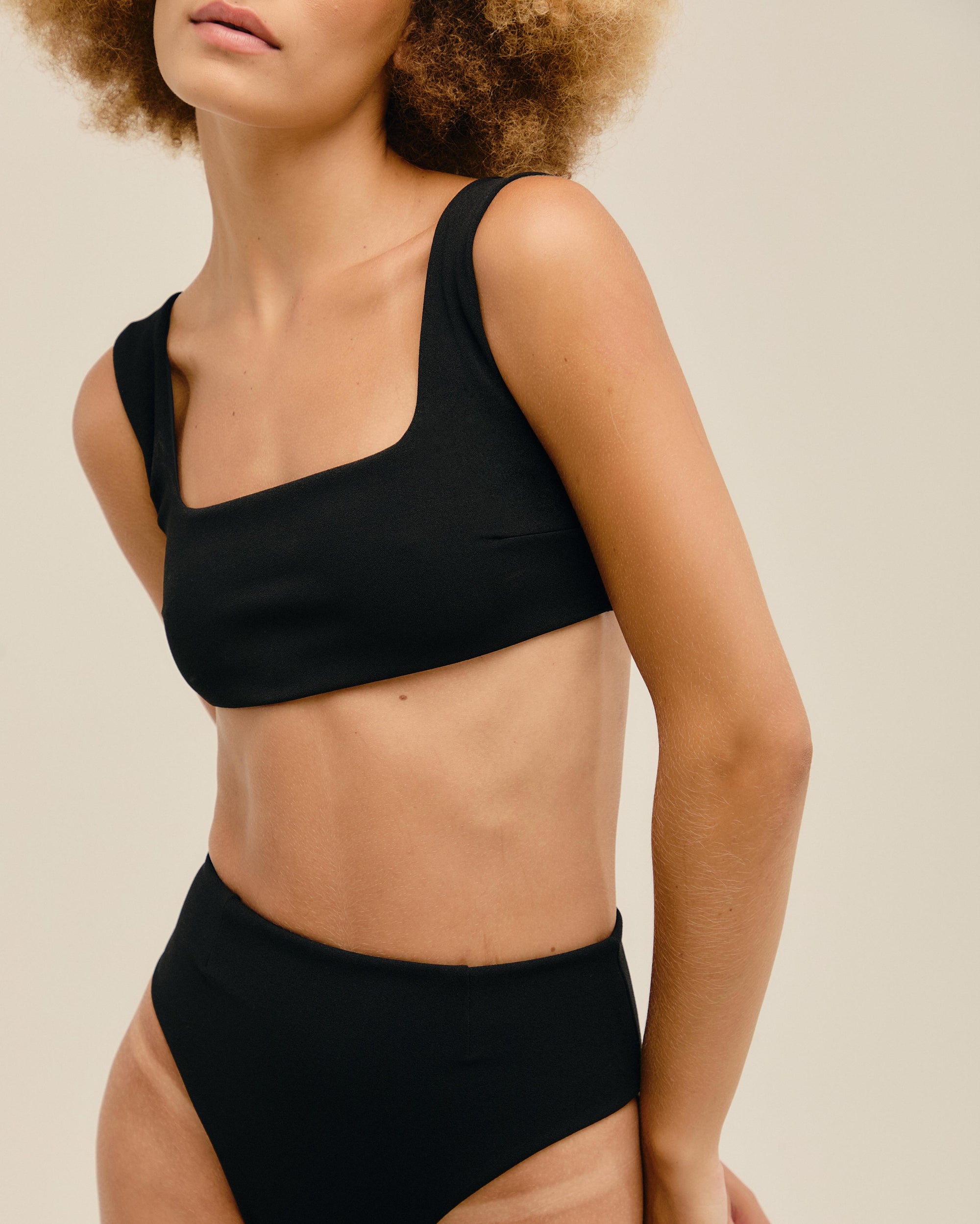 MANU TOP BLACK CREPE