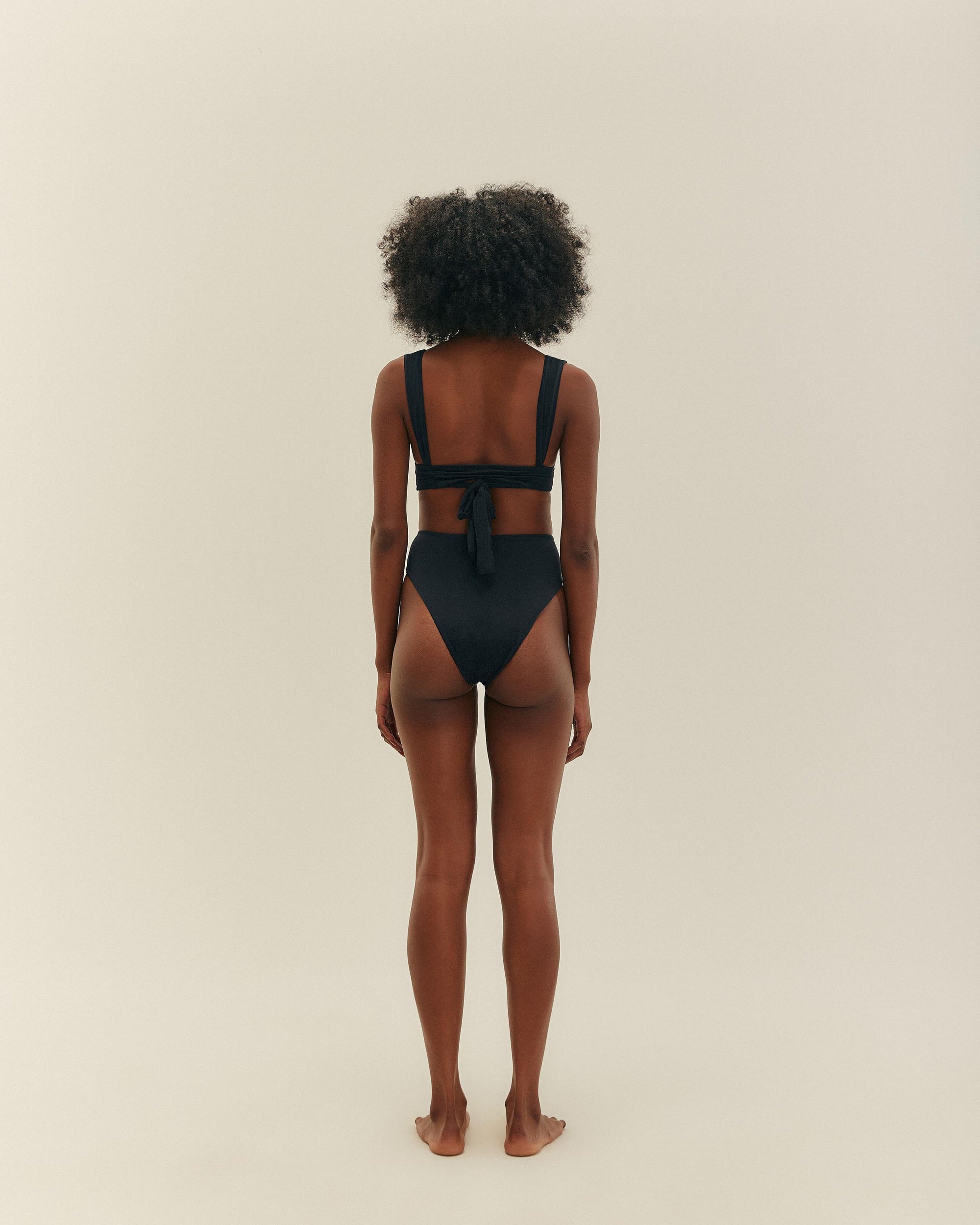 MULTI STRAPS TOP BLACK