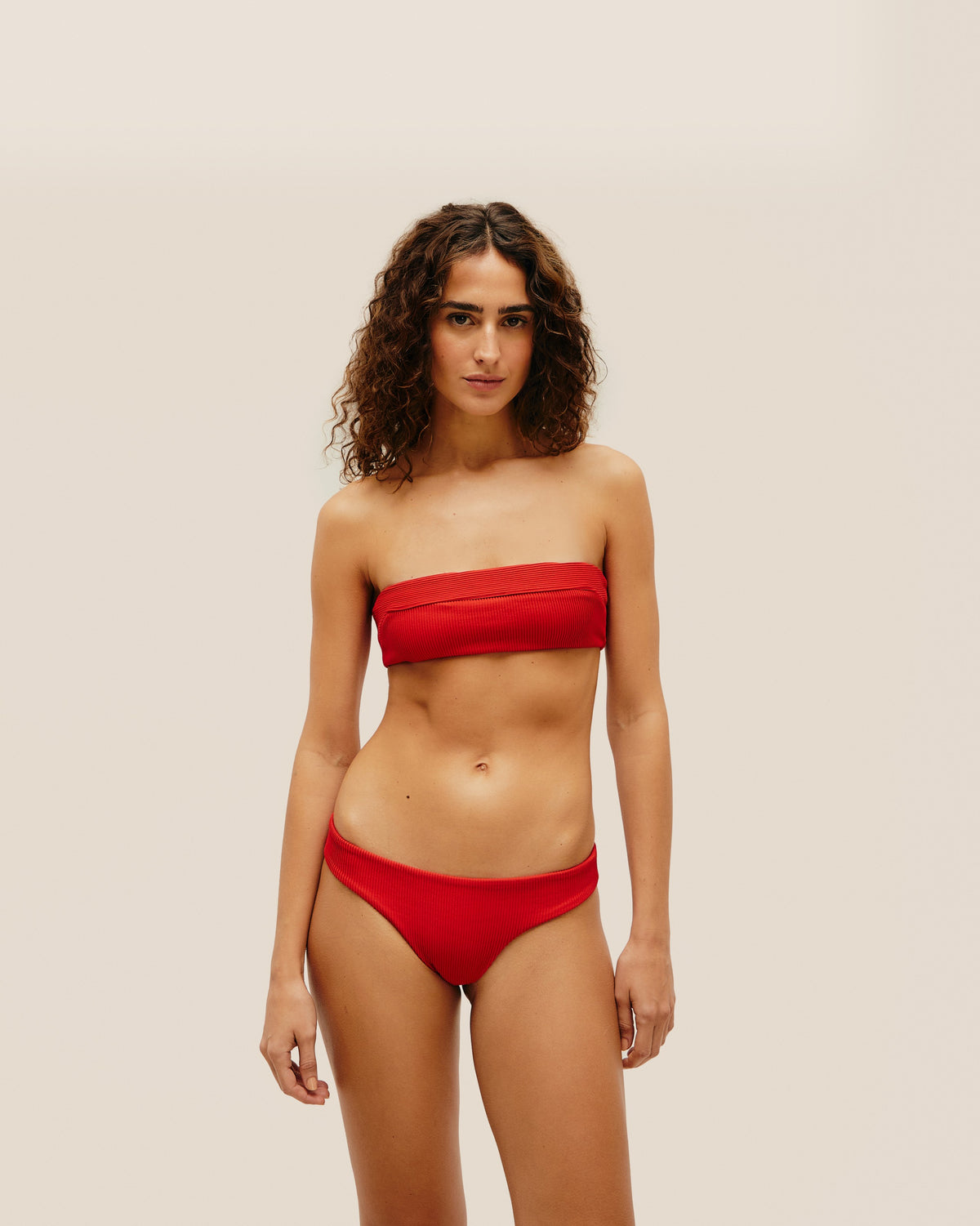 RIBBED GABI STRAIGHT TOP RED SHIFT