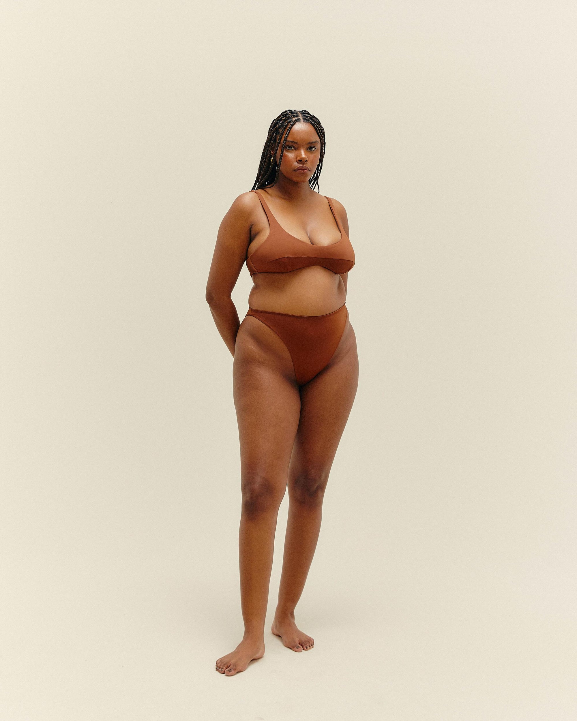 LAURA TOP MID BROWN