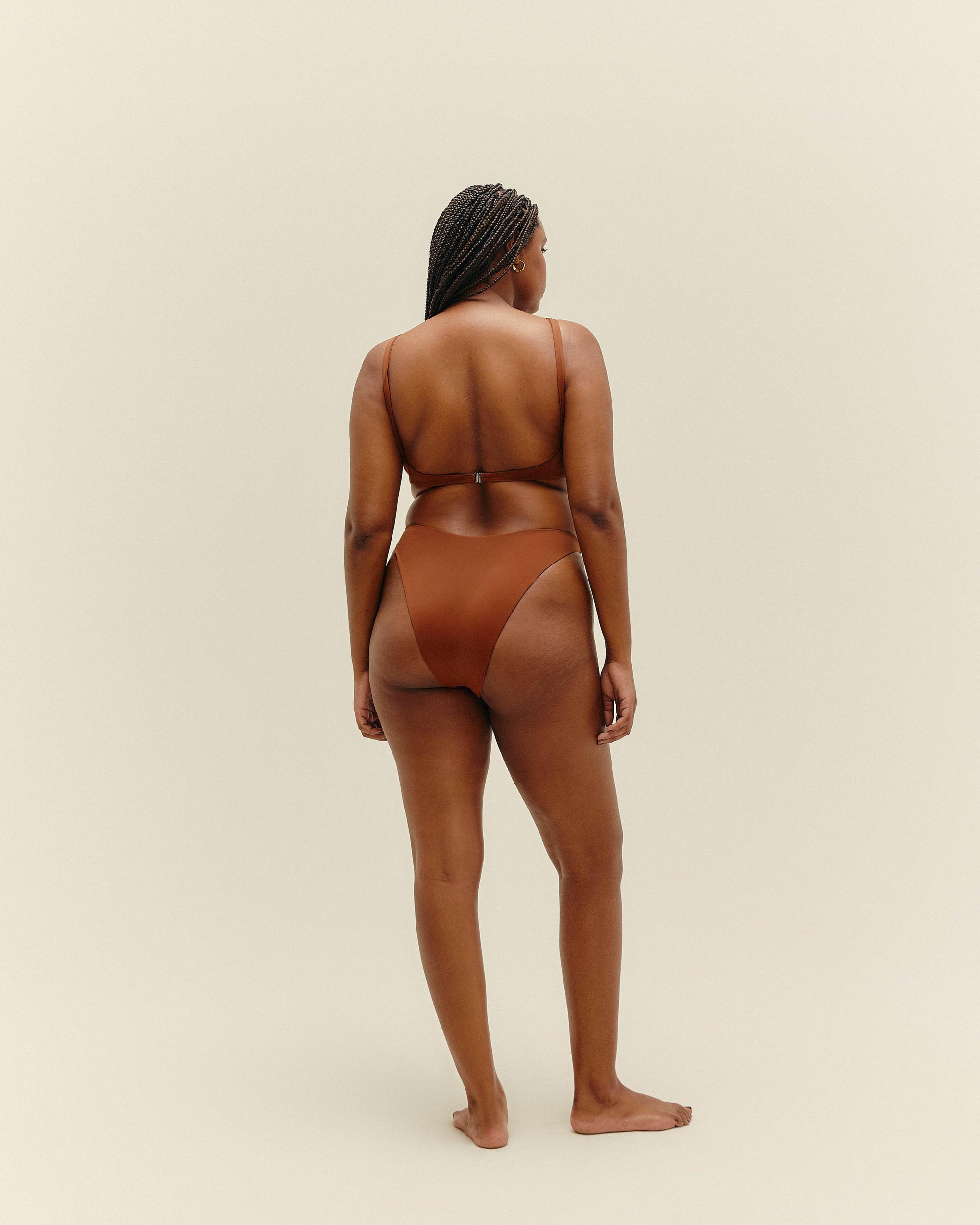 LAURA TOP MID BROWN