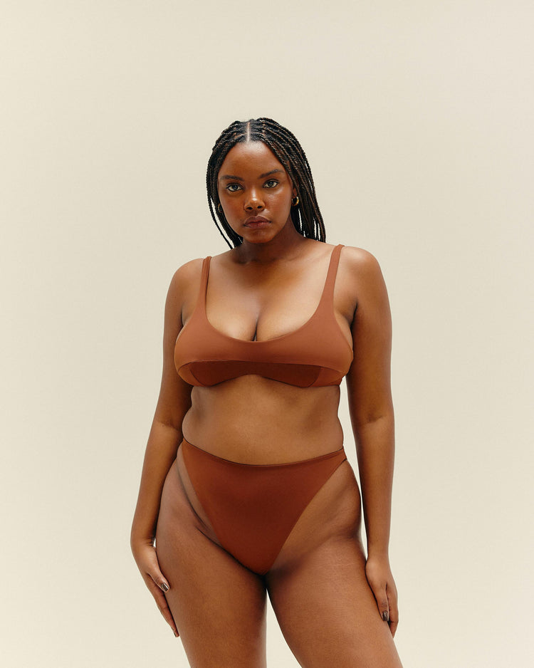 LAURA TOP MID BROWN