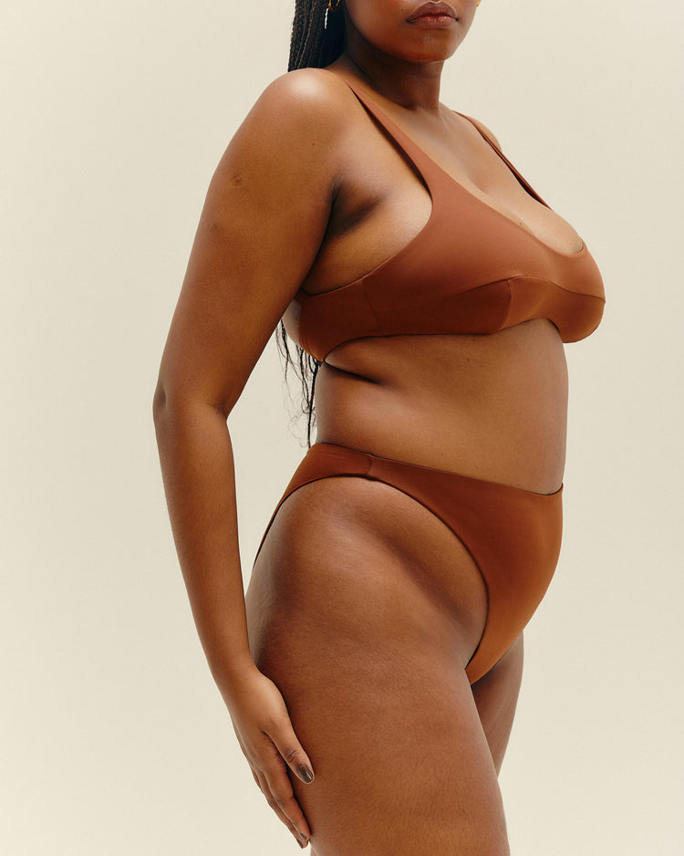 LAURA TOP MID BROWN