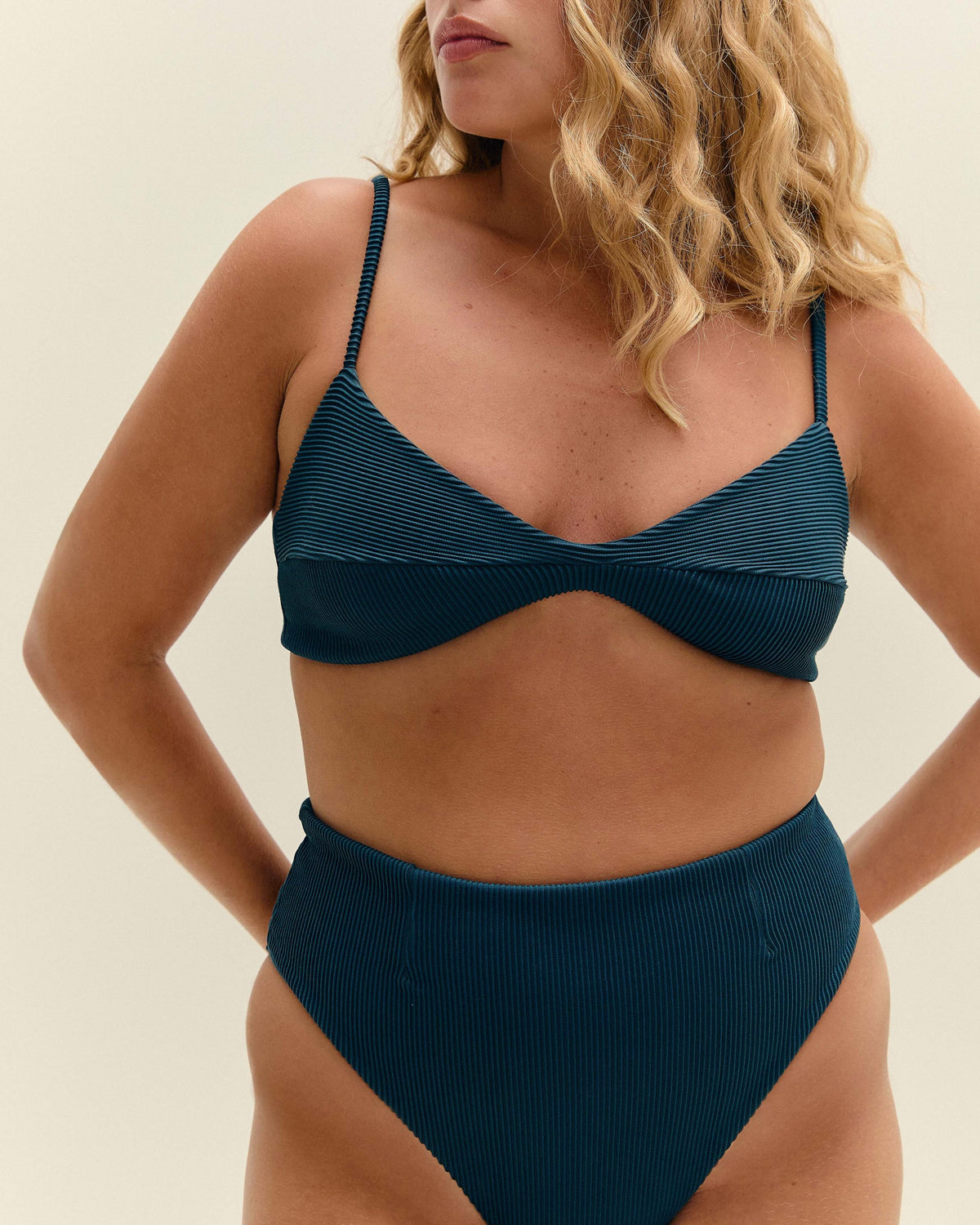 TOP MONICA CON CANELAS AJUSTABLE AZUL OSCURO