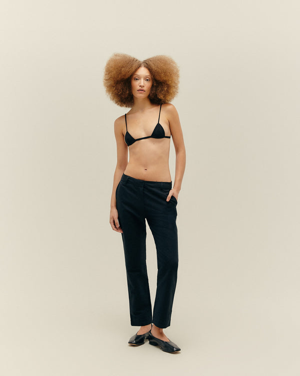 CREPE TRIANGLE TOP BLACK