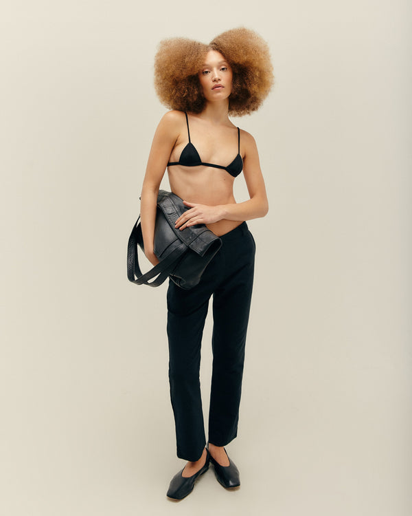 CREPE TRIANGLE TOP BLACK