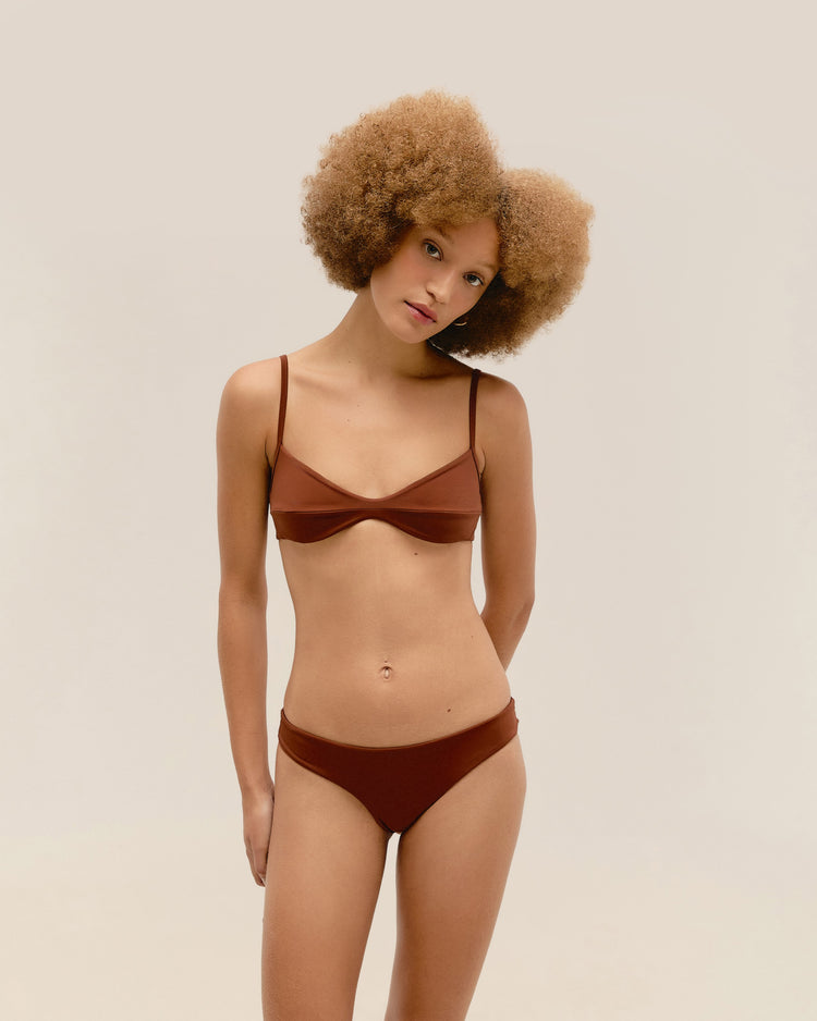 MONICA TOP MID BROWN