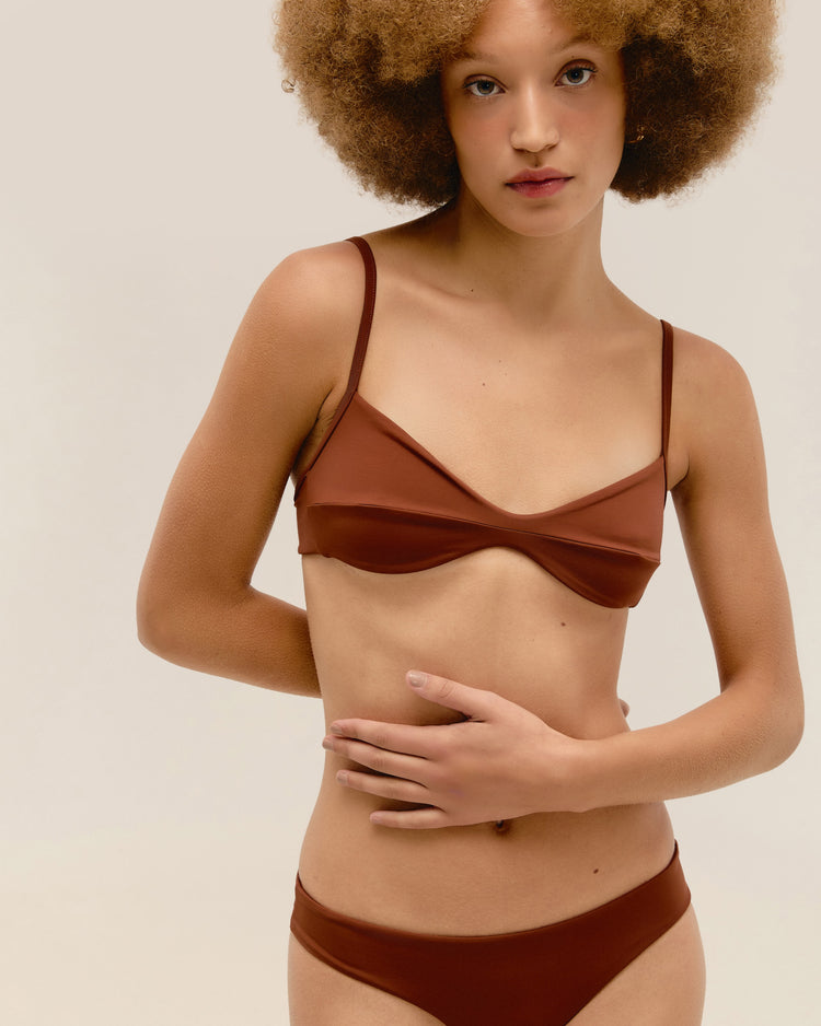 MONICA TOP MID BROWN