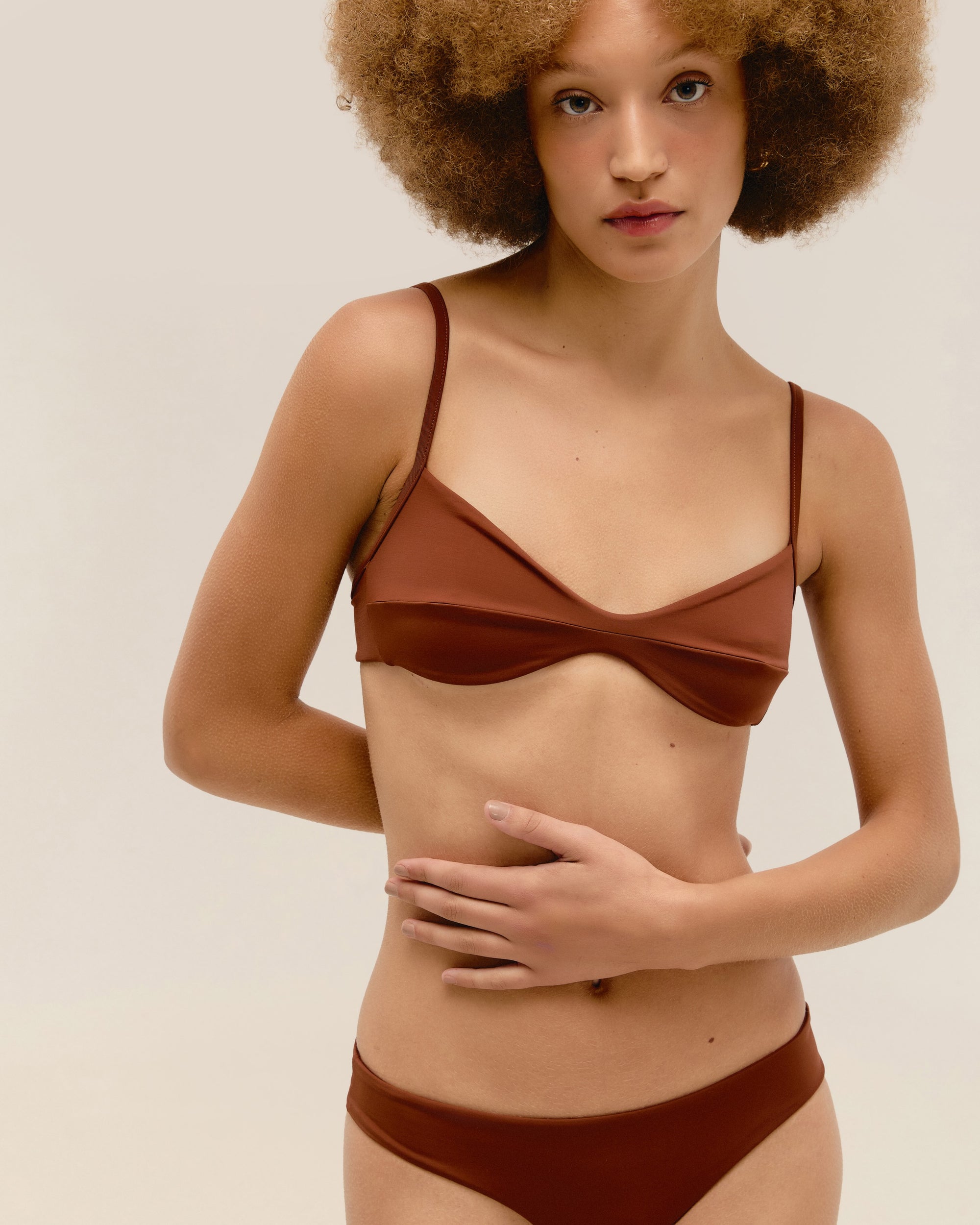 MONICA TOP MID BROWN