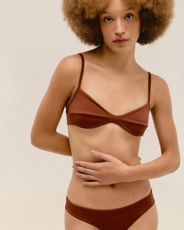 MONICA TOP MID BROWN