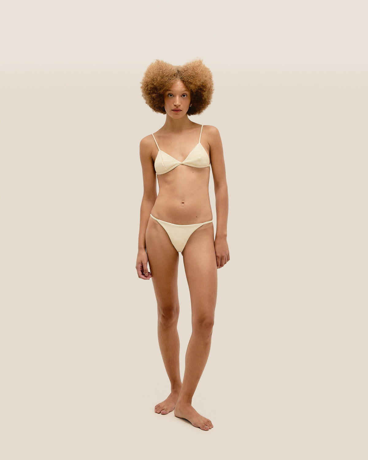 TOP OLIVIA À DÉCOUPES ET NERVURÉ WHITE CLAY