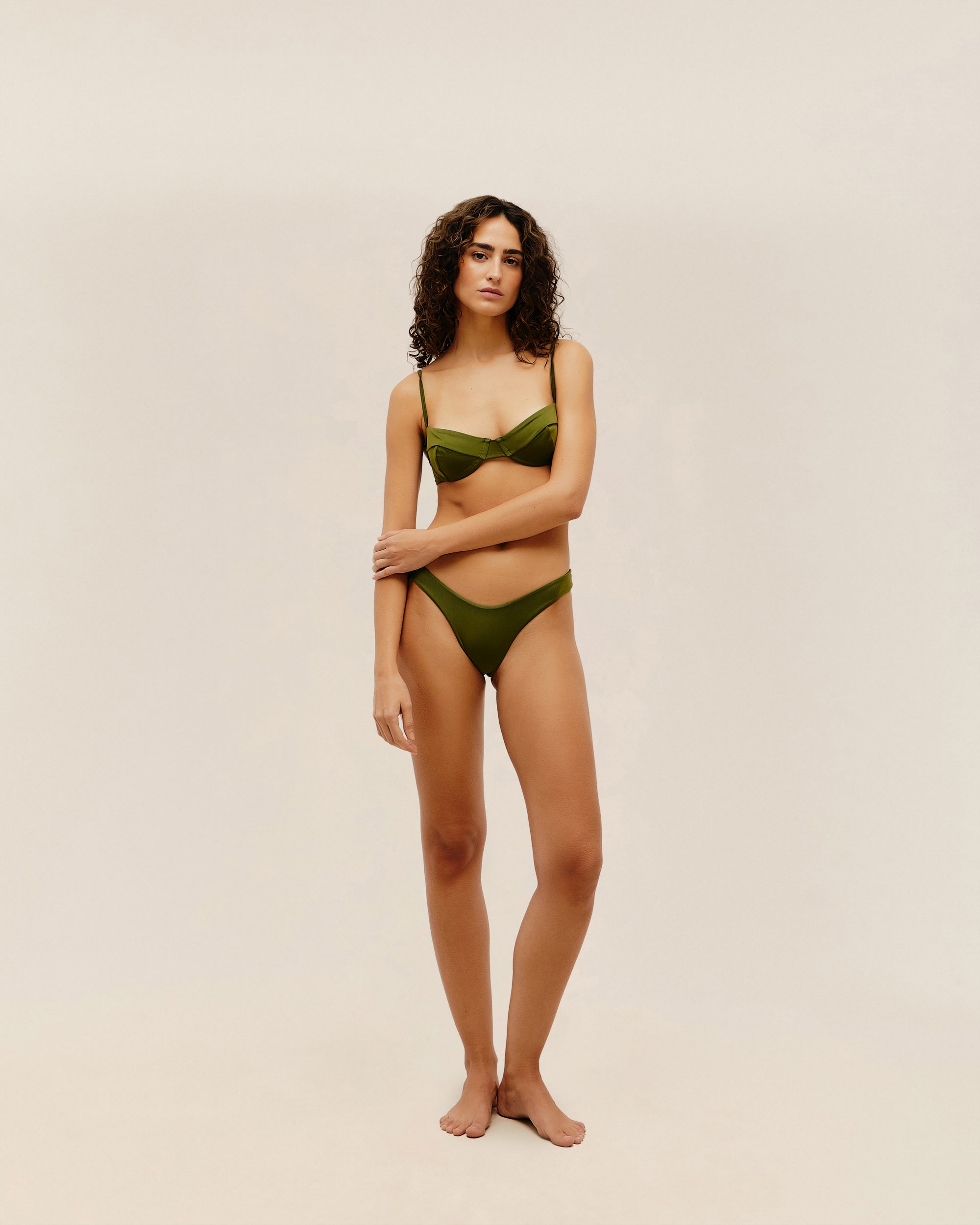 ADJUSTABLE VINTAGE TOP IN OLIVE GREEN