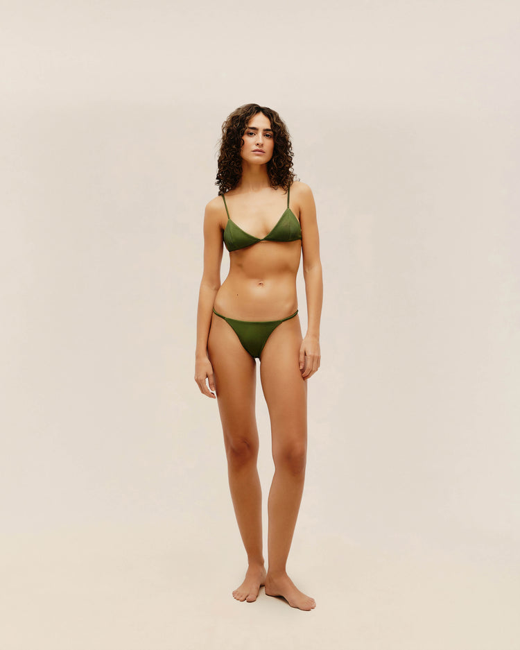 RIBBED CUT OUT OLIVIA TOP OLIVE GREEN