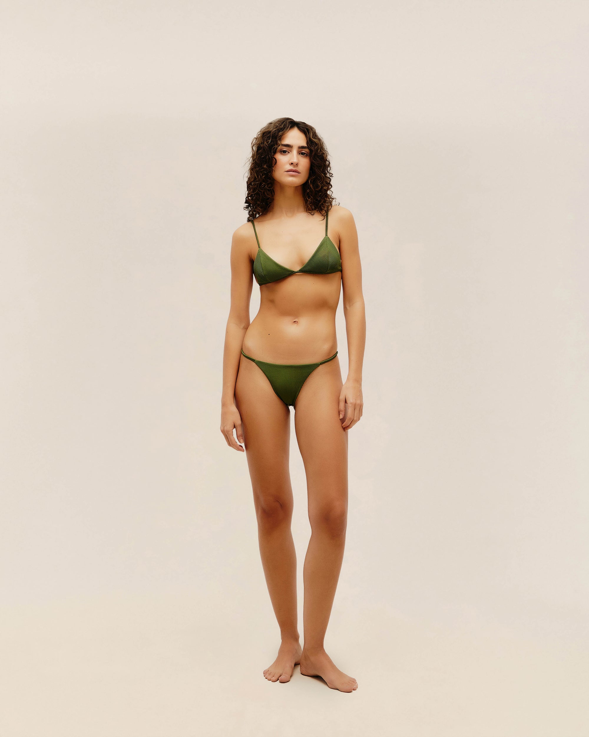 RIBBED CUT OUT OLIVIA TOP OLIVE GREEN