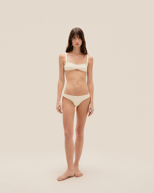 TOP LOLA CON CANELAS EN BLANCO ARCILLA