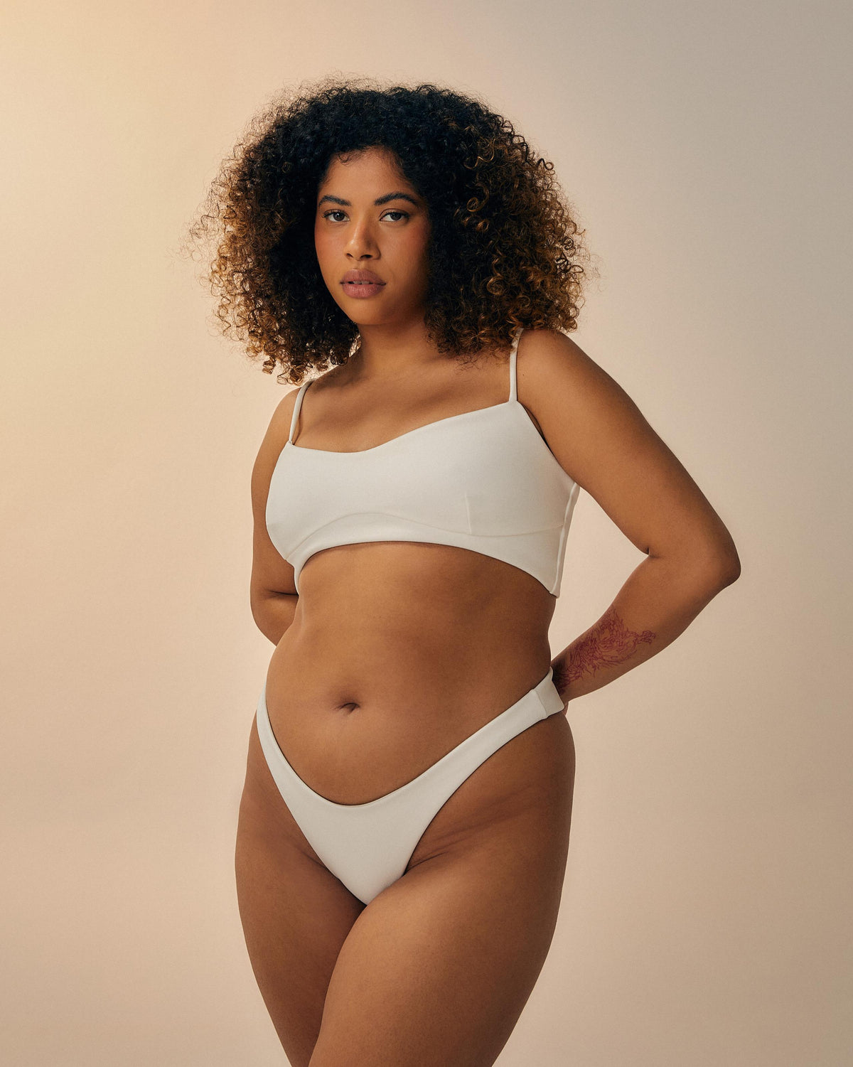 LEILA BOTTOM OFF-WHITE