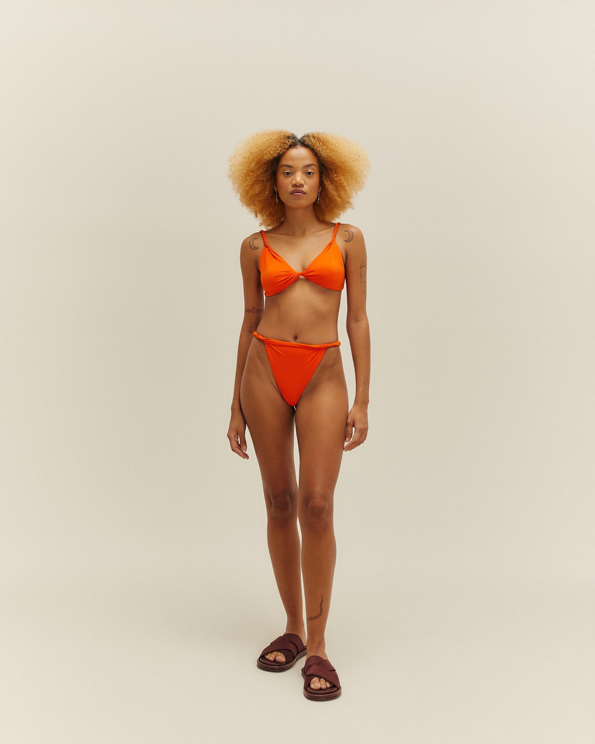 MARI HOTPANTS MIE ORANGE