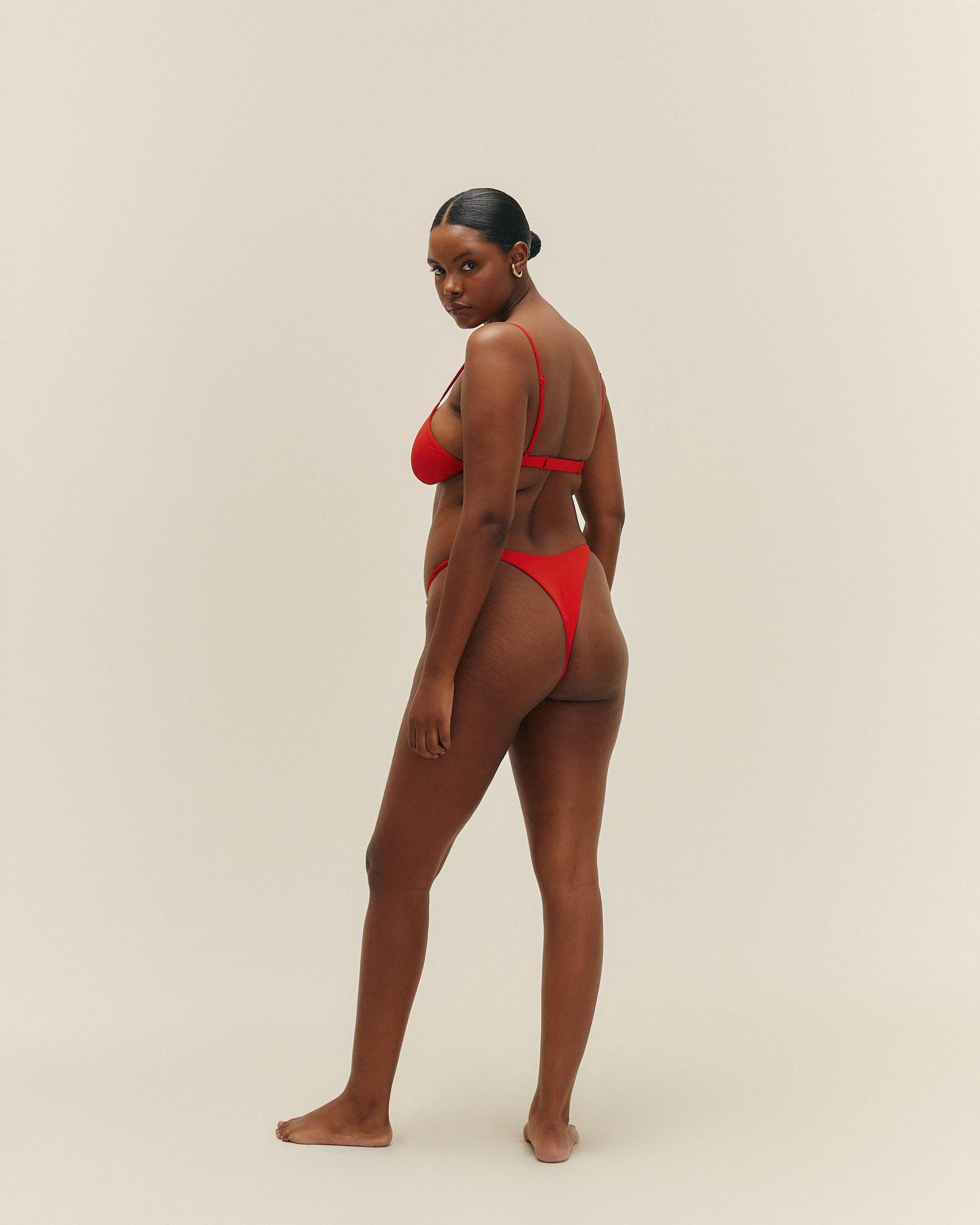 FALDA AJUSTABLE CON PANTALÓN ROJO