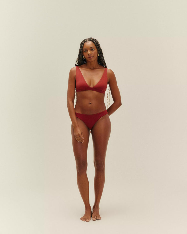 PIPING HOTPANTS IN BURGUNDY