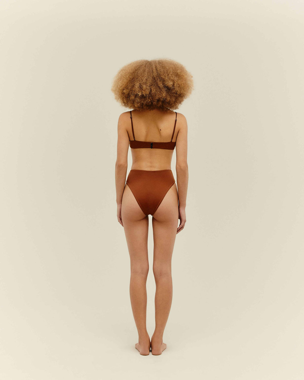 CLASSIC MID-LENGTH BROWN HOTPANTS