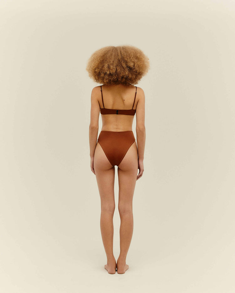 CLASSIC MID-LENGTH BROWN HOTPANTS