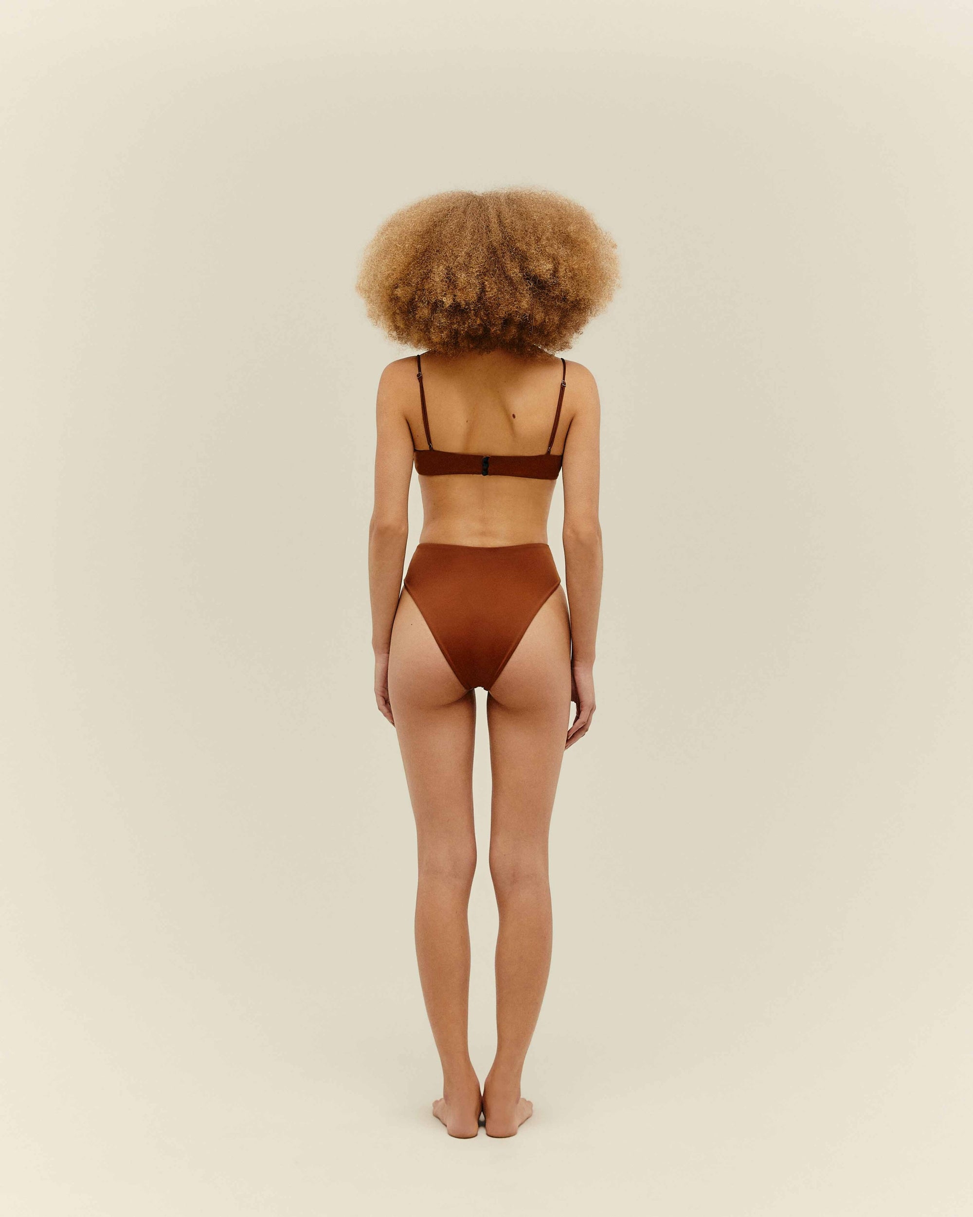 CLASSIC MID-LENGTH BROWN HOTPANTS