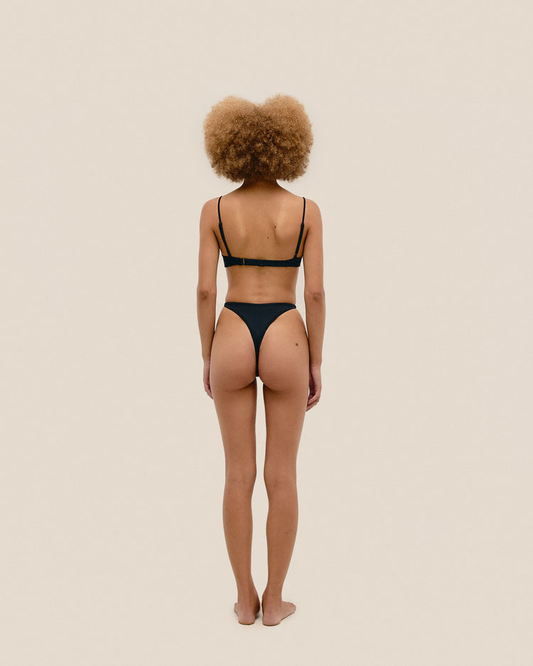 PIPPING WI BLACK HOTPANTS