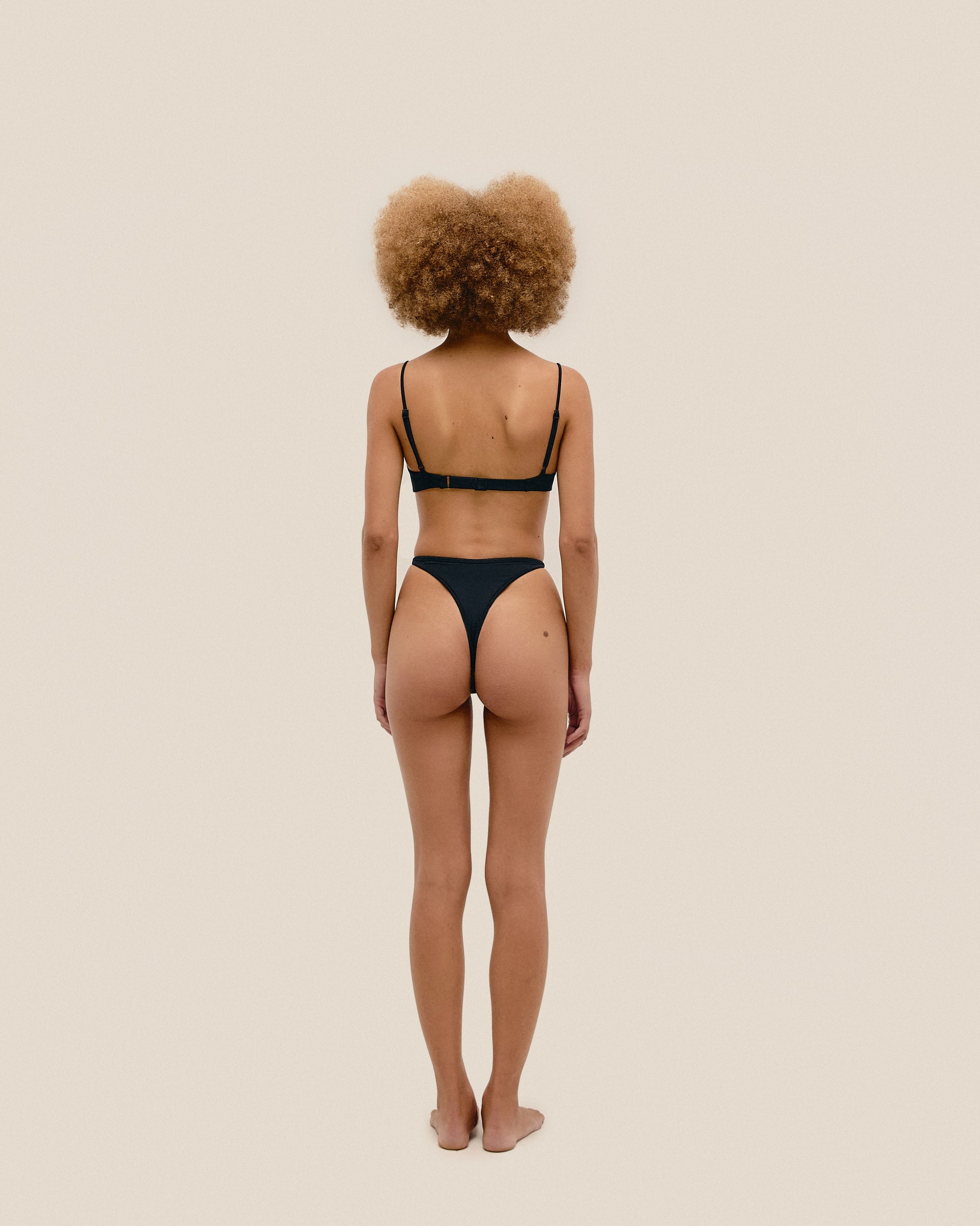 PIPPING WI BLACK HOTPANTS