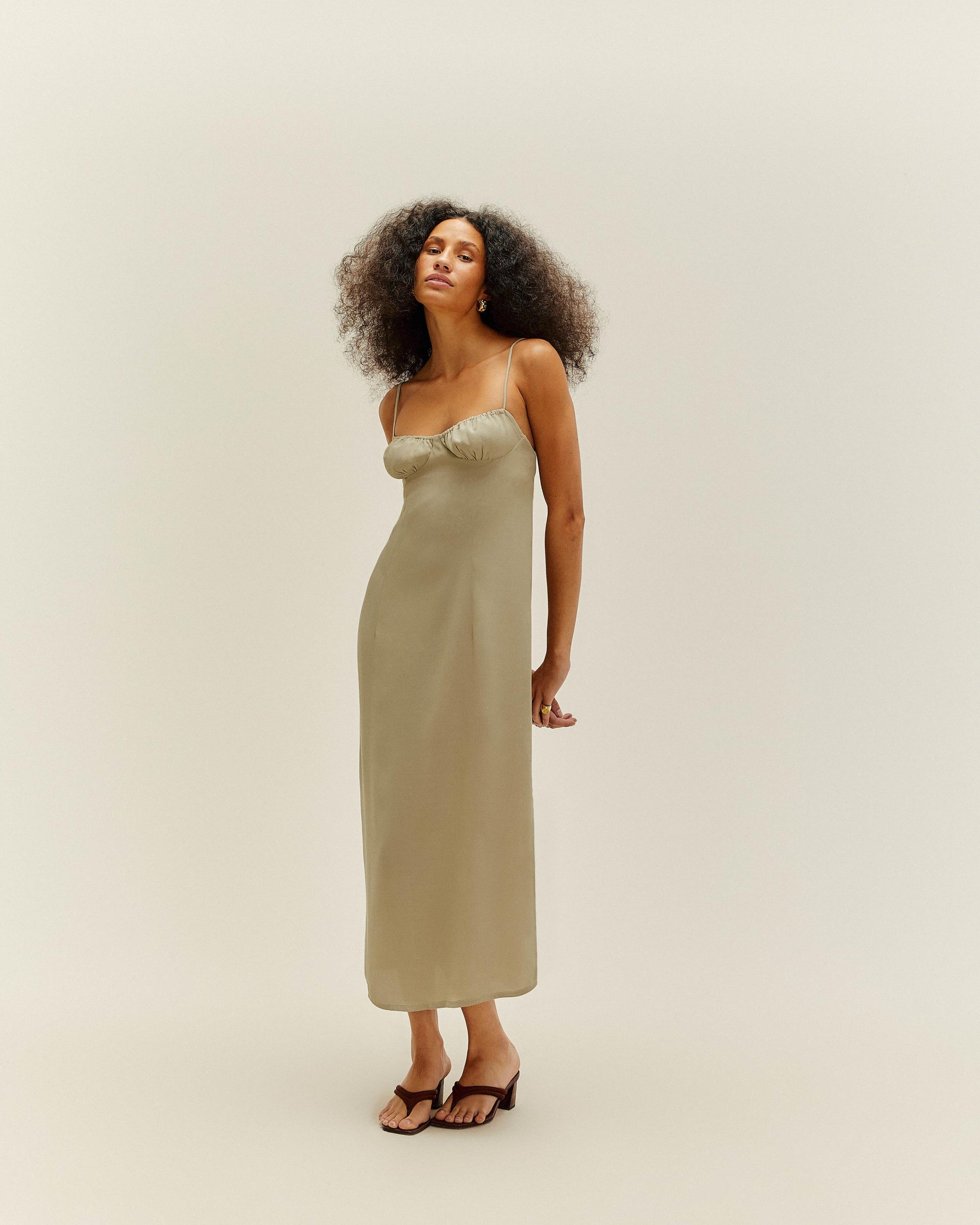 ROBE TAISSA EN VISCOSE VERTE