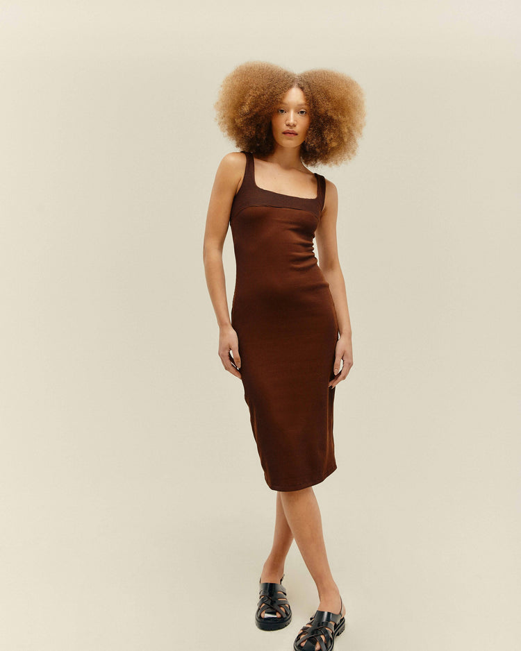 RIBBED GABI DRESS IN BROWN