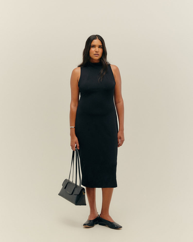 Vestido negro de cuello alto