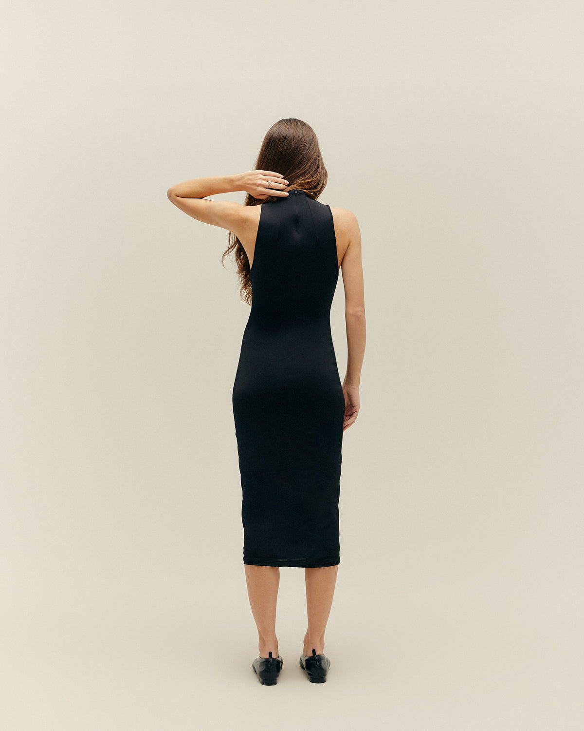 Vestido negro de cuello alto