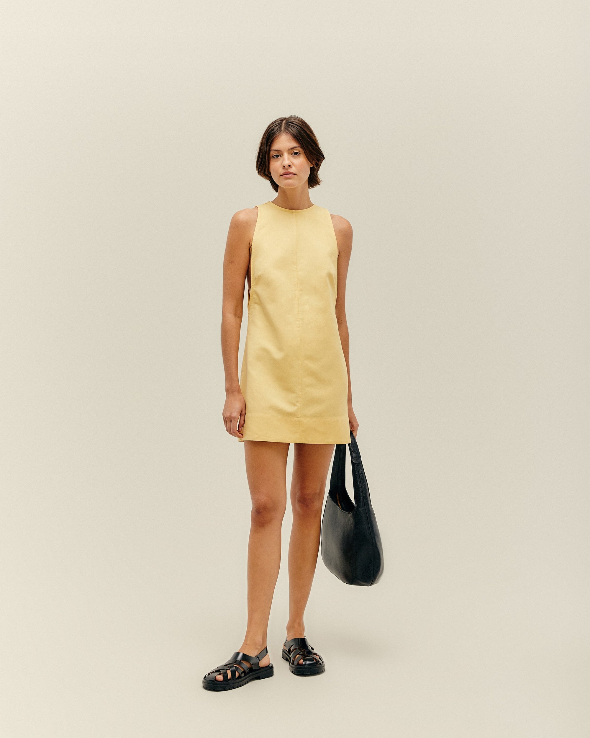 Vestido corto IVA en color amarillo brillante