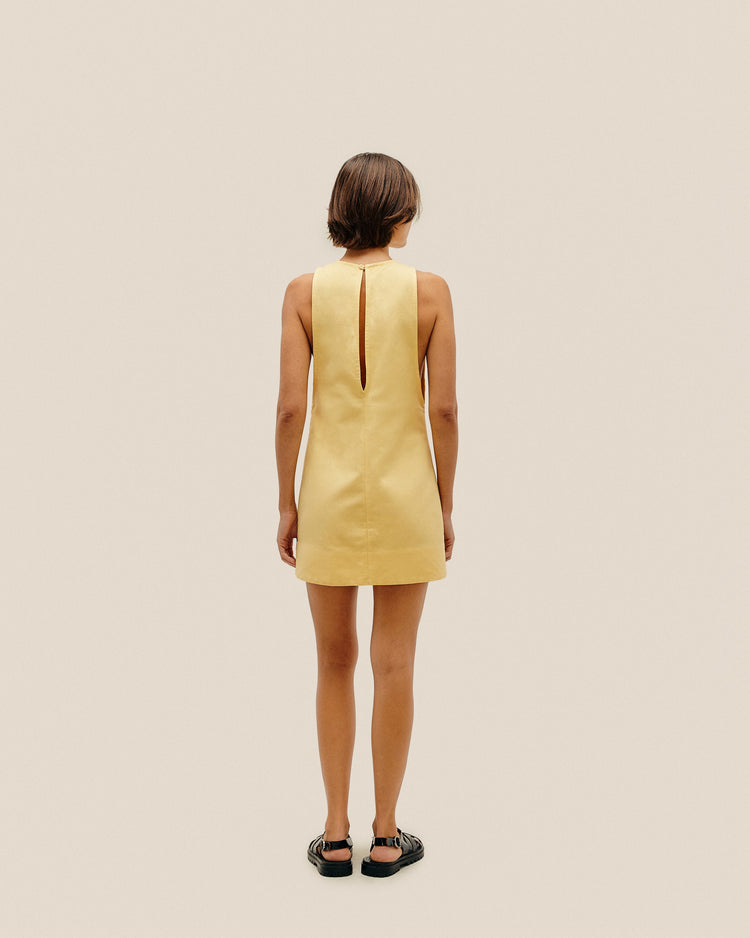 Vestido corto IVA en color amarillo brillante