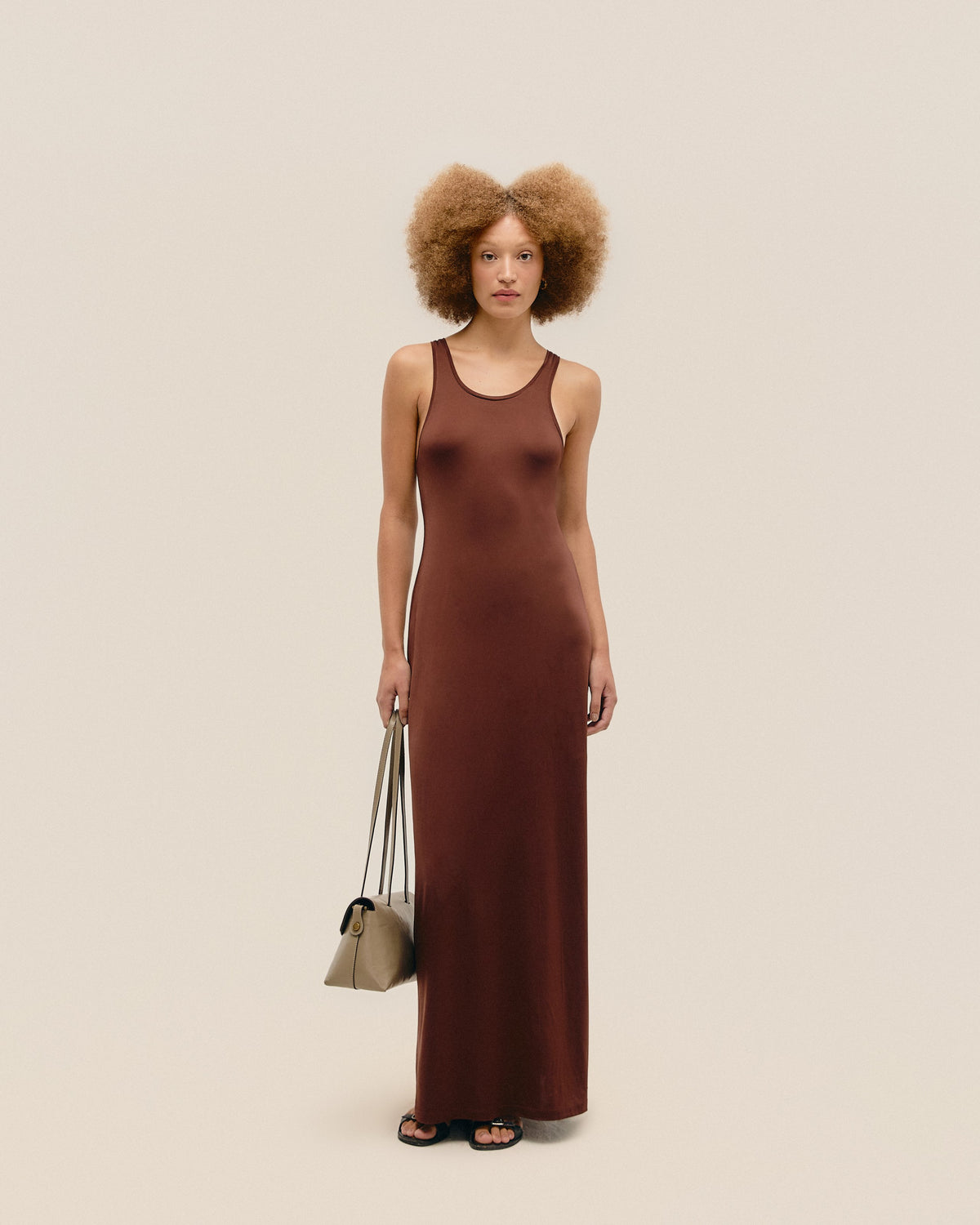 ANA DRESS. BRAUNA BROWN