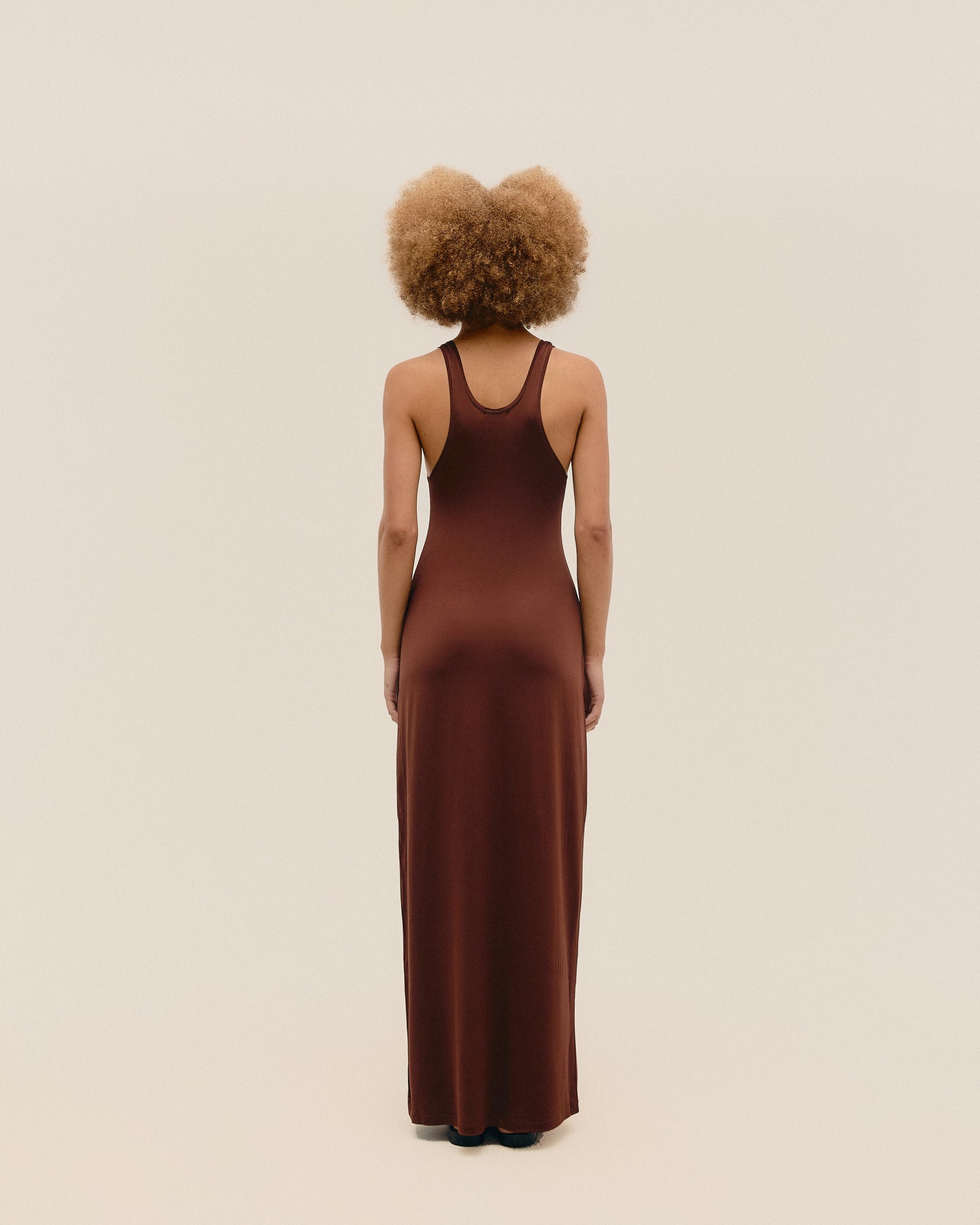 ANA DRESS. BRAUNA BROWN