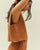MAGLIETTA MARIANA IN LINO COLOR CASTAÑA