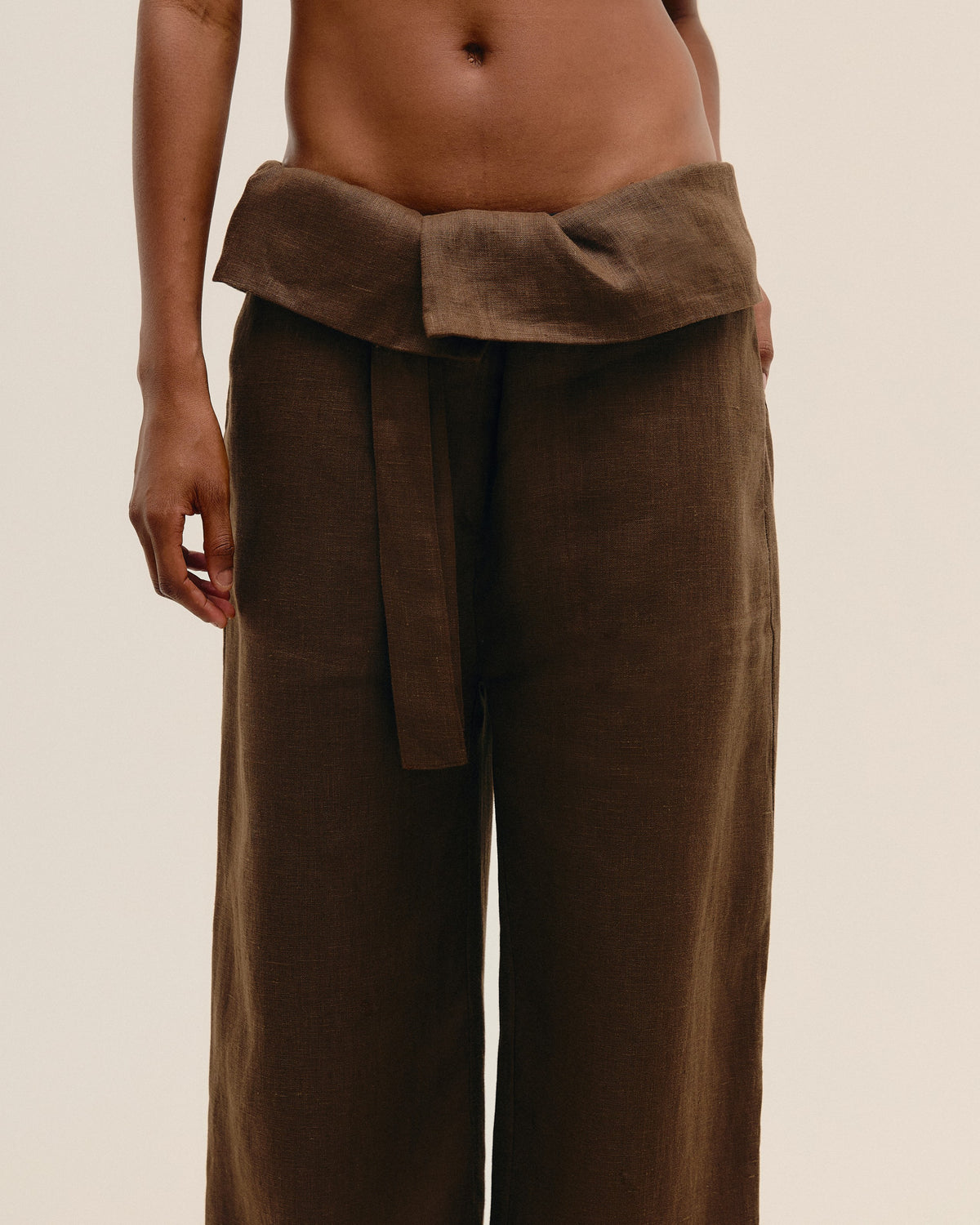 PANTALONES DE LINO GRAZI EN COLOR MARRÓN