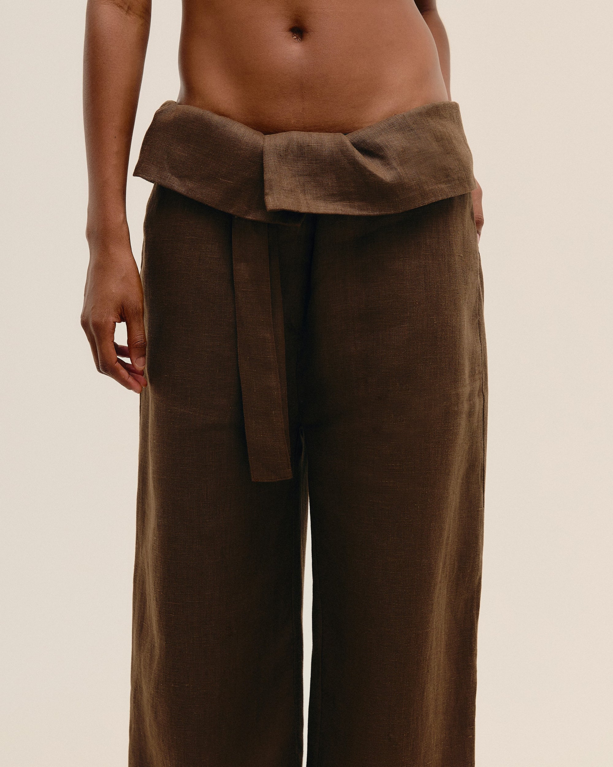 PANTALONES DE LINO GRAZI EN COLOR MARRÓN
