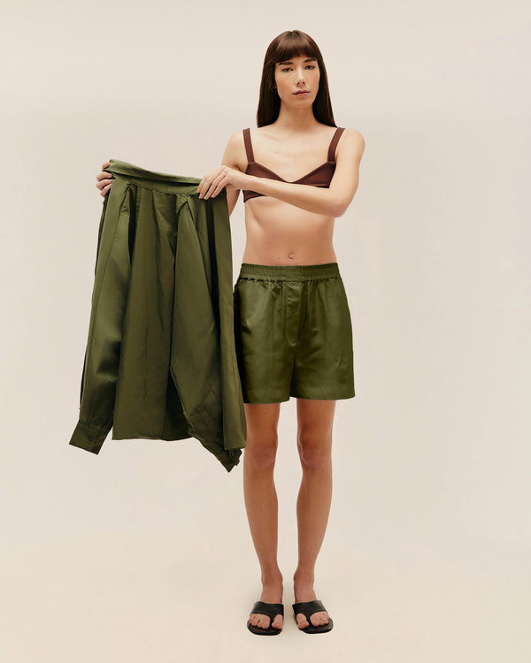 CAMISETA OVERSIZE DE NYLON VERDE OLIVA