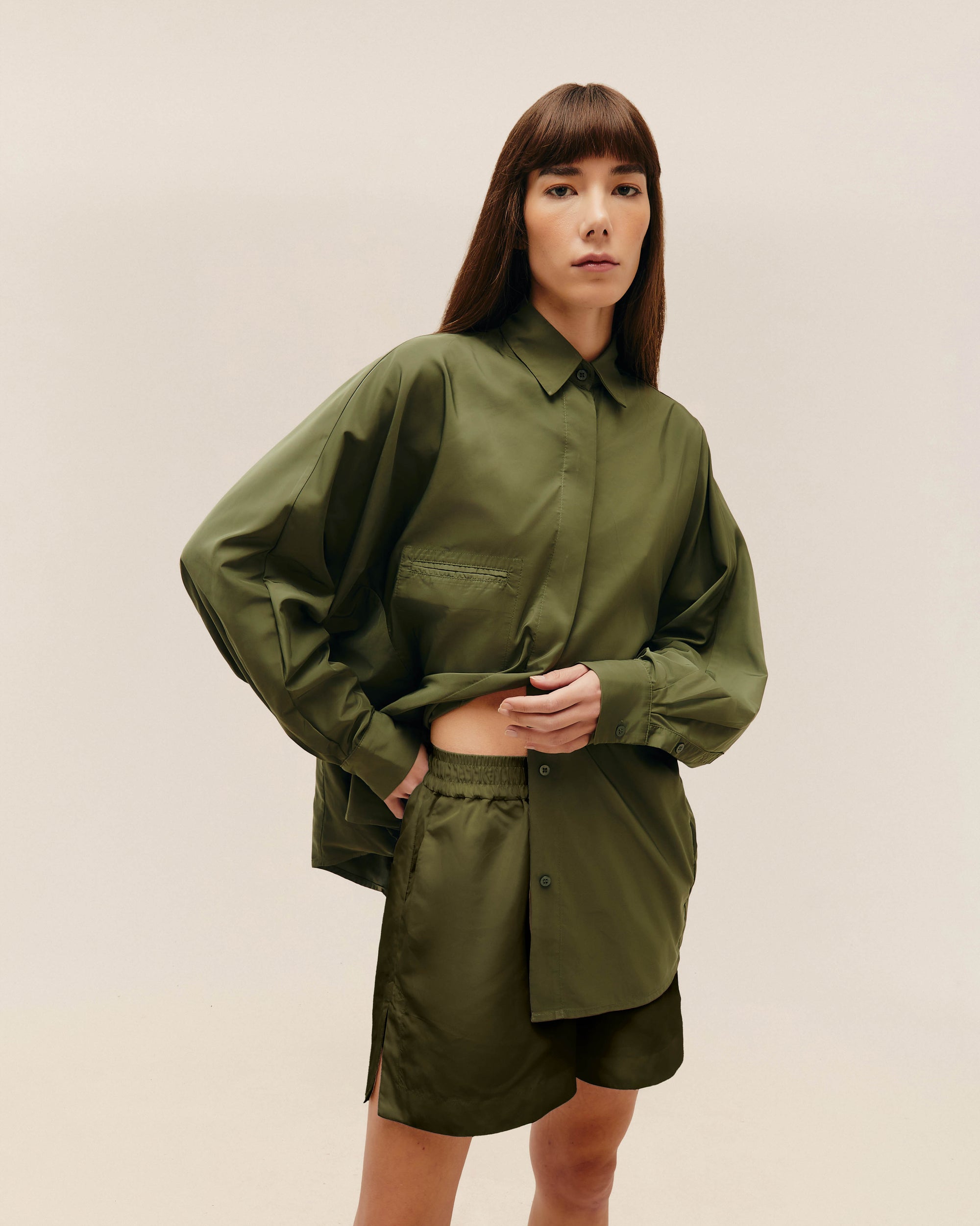 CAMISA OVERSIZED NYLON OLIVE GREEN