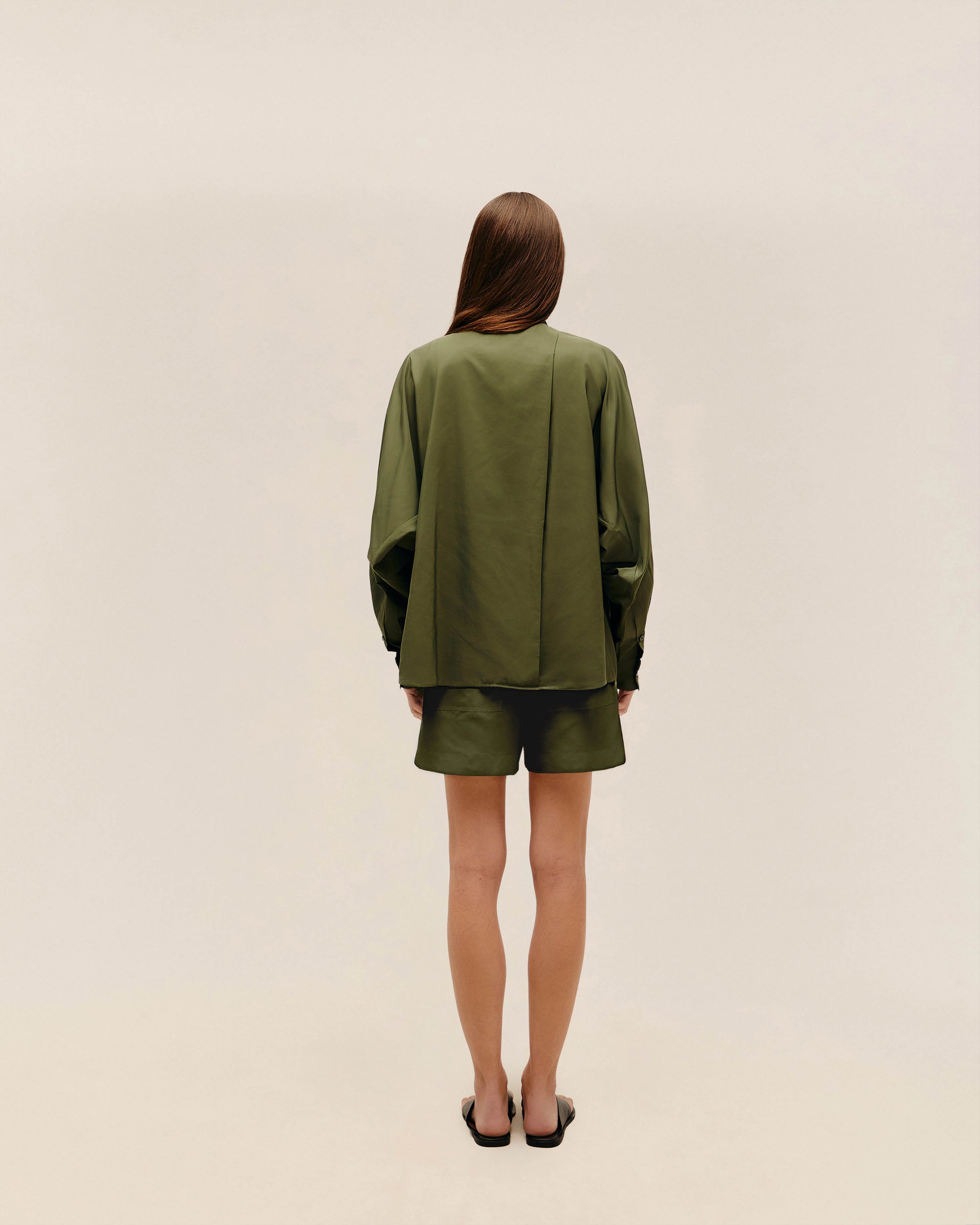 CAMISA OVERSIZED NYLON OLIVE GREEN