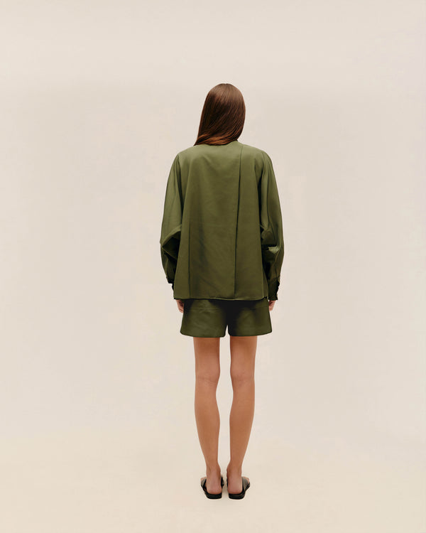 CAMISETA OVERSIZE DE NYLON VERDE OLIVA
