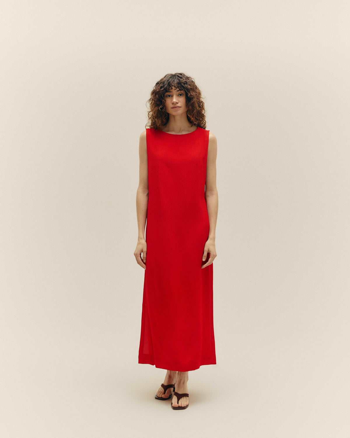 SLIT MID-LENGTH DRESS IN RED