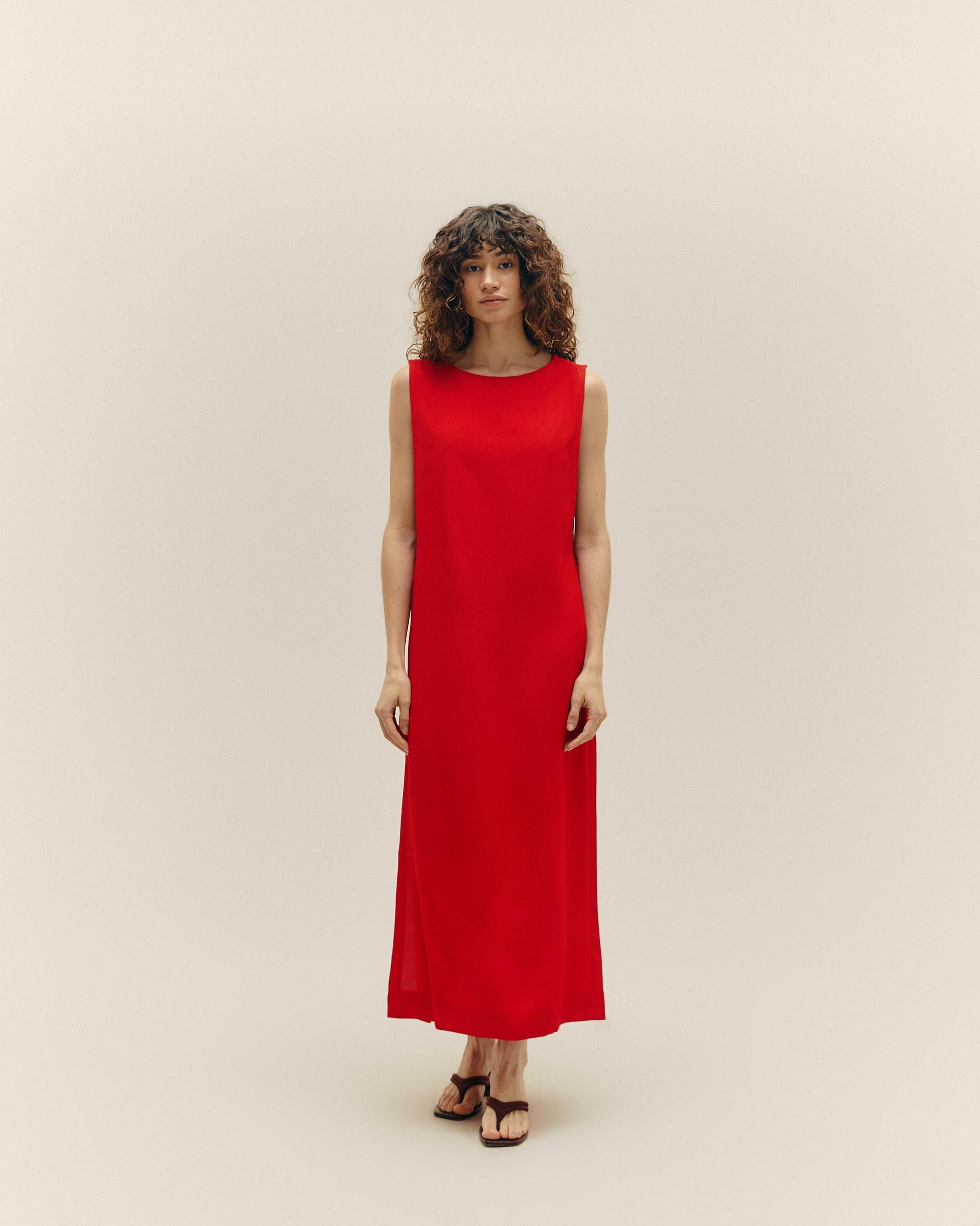 SLIT MID-LENGTH DRESS IN RED