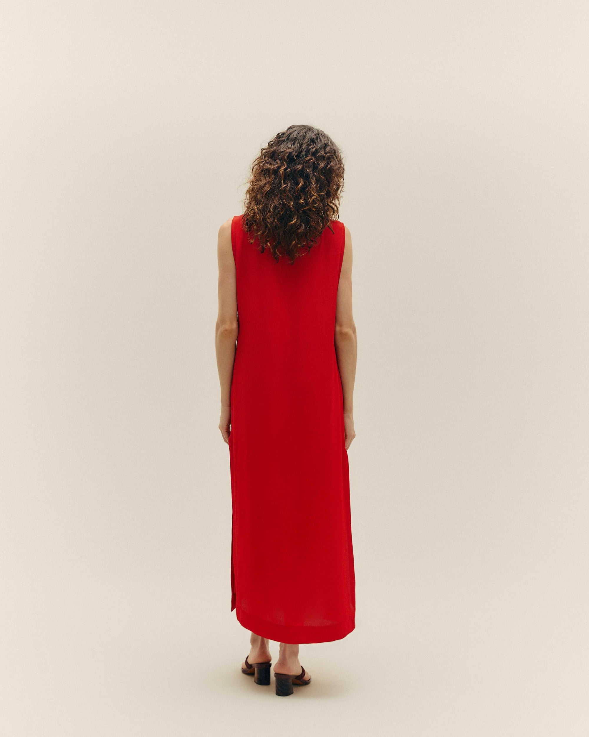 SLIT MID-LENGTH DRESS IN RED
