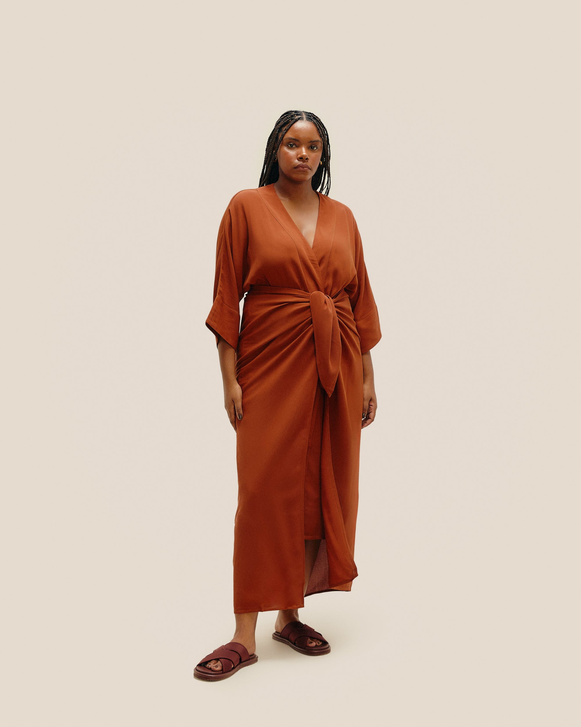 KNOT DRESS MID BROWN