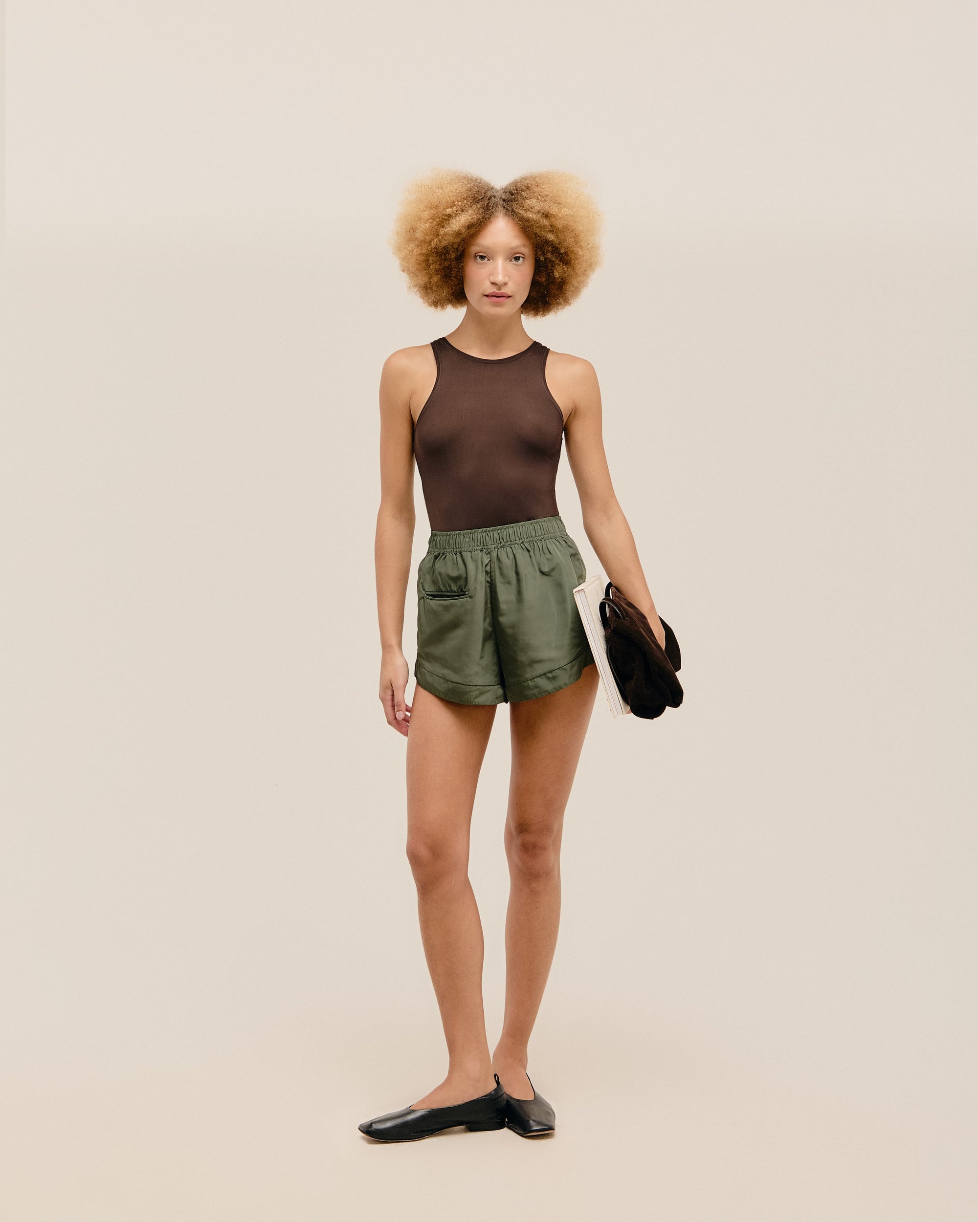 SHORT ISABEL. OLIVE GREEN
